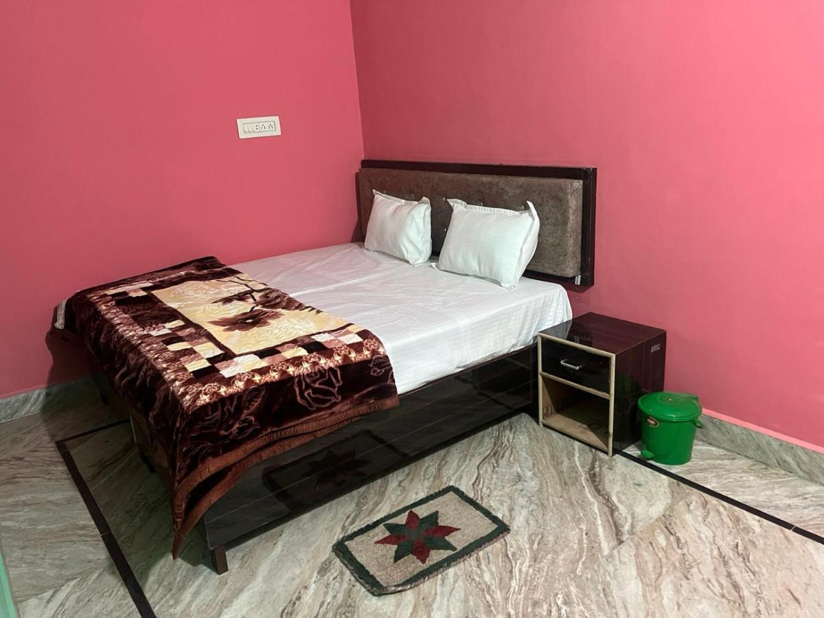 Indiana Home Stay Khajuraho Bagian luar foto